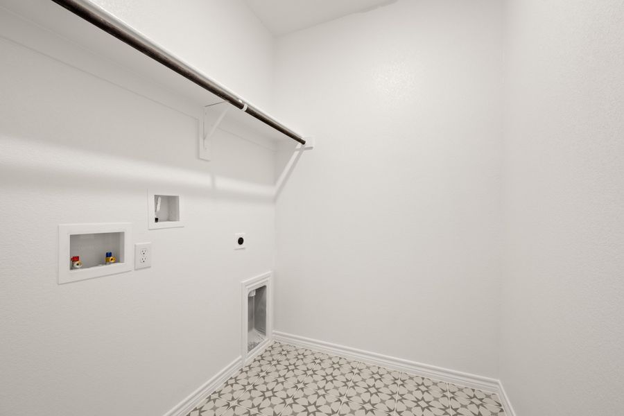 Spacious, unfurnished interior of a new home in Baker Farms, Cleburne (Image 23).