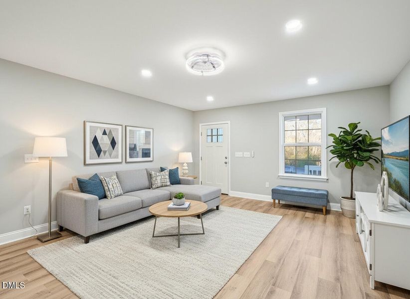 chat_staged_8-web-or-mls-Ridley St-S1211