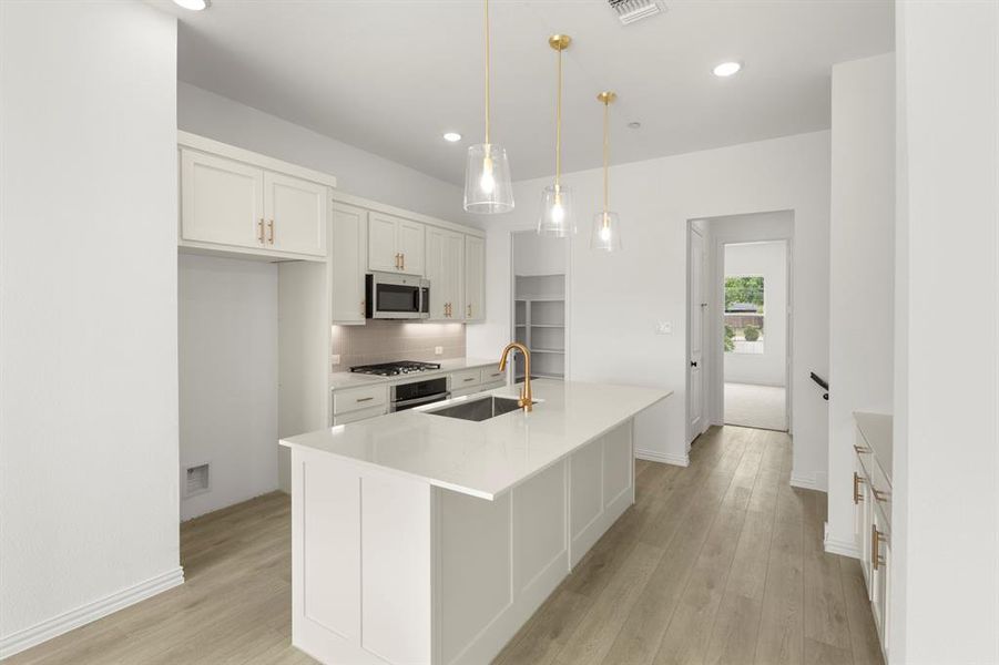 13. 1033 Concan - Kitchen