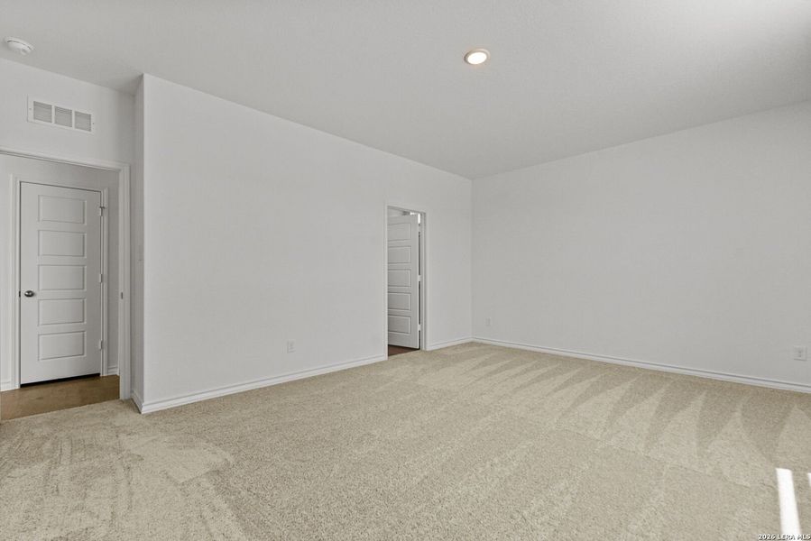 Spacious, unfurnished interior of a new home in Corley Farms, Boerne (Image 21).