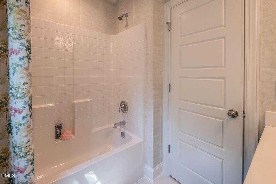 33_Bedroom 2 Ensuite (Large) 33_Bedroom 2 Ensuite (Large)