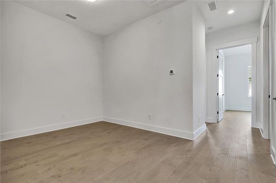 Spacious, unfurnished interior of a new home in Trilith, Fayetteville (Image 21).