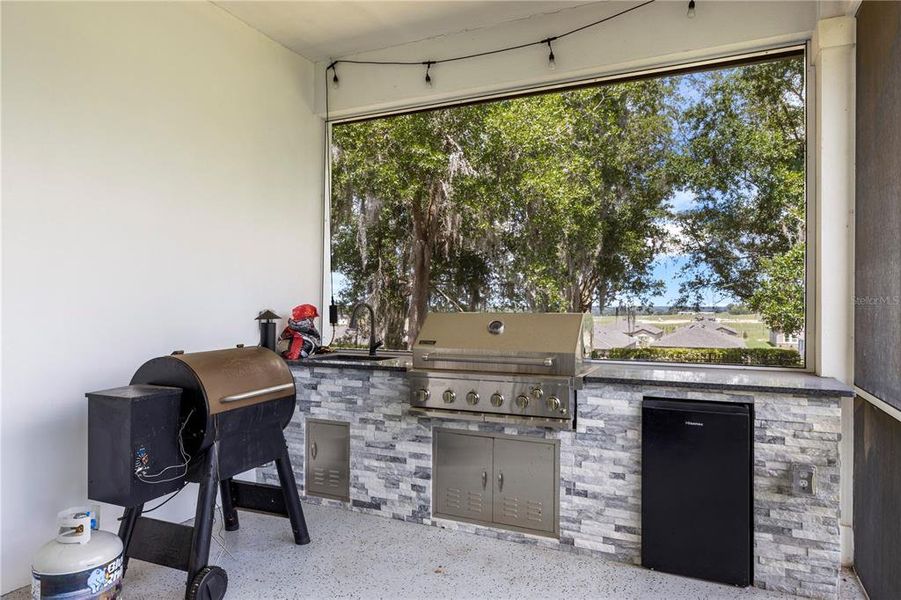 Exterior details and patio area of a home in , Dade City (Image 33).