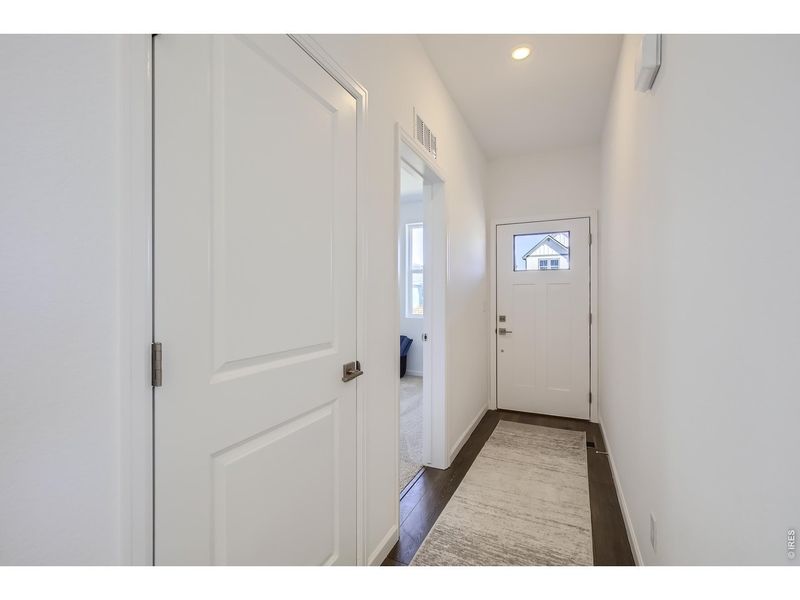 Spacious, unfurnished interior of a new home in Waterfield, Fort Collins (Image 21).