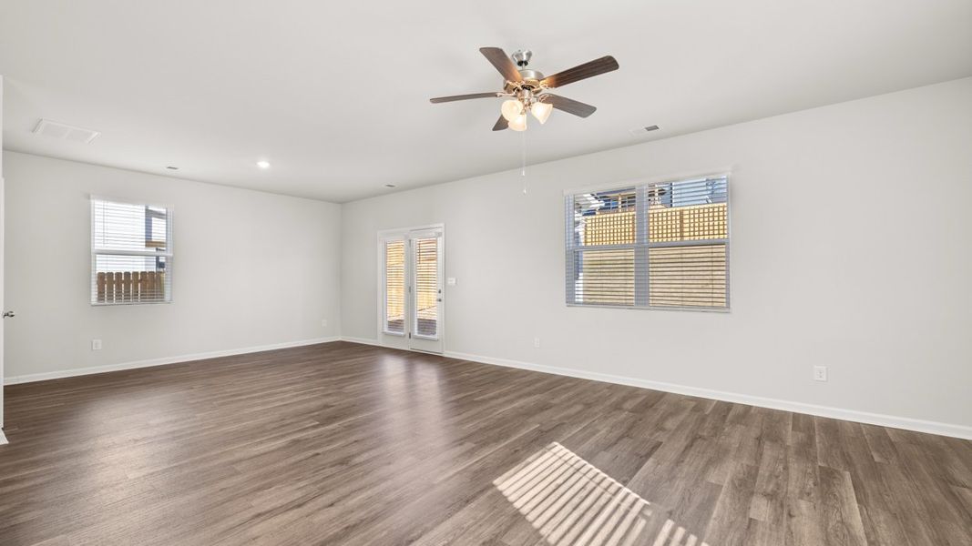 Spacious, unfurnished interior of a new home in Wrenfield at Chanticleer, North Augusta (Image 16).