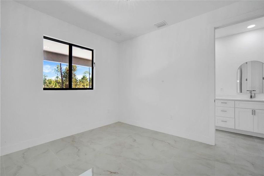 Spacious, unfurnished interior of a new home in , Punta Gorda (Image 17). Spacious, unfurnished interior of a new home in , Punta Gorda (Image 17).