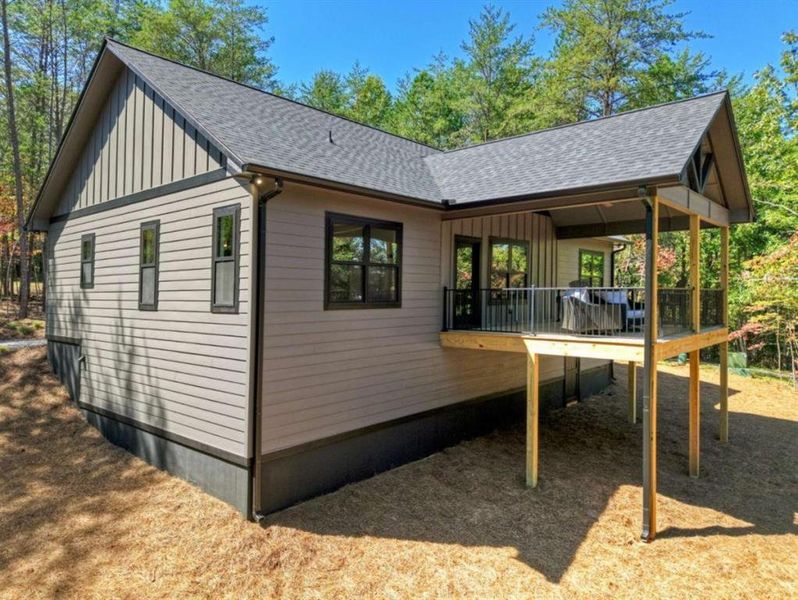Exterior details and patio area of a home in , McCaysville (Image 1).