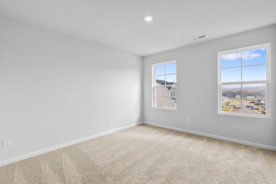 Spacious, unfurnished interior of a new home in Hanes Lake, Winston-Salem (Image 31).