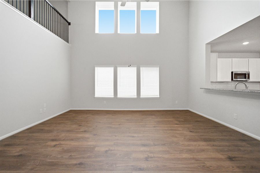 Spacious, unfurnished interior of a new home in Pearlbrook, Texas City (Image 21).