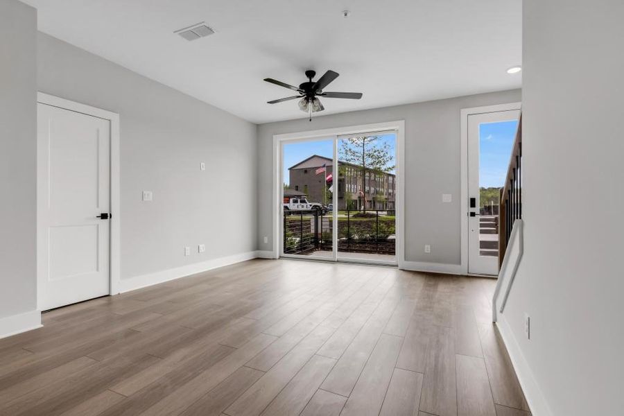 Spacious, unfurnished interior of a new home in Echo Park, Suwanee (Image 18).