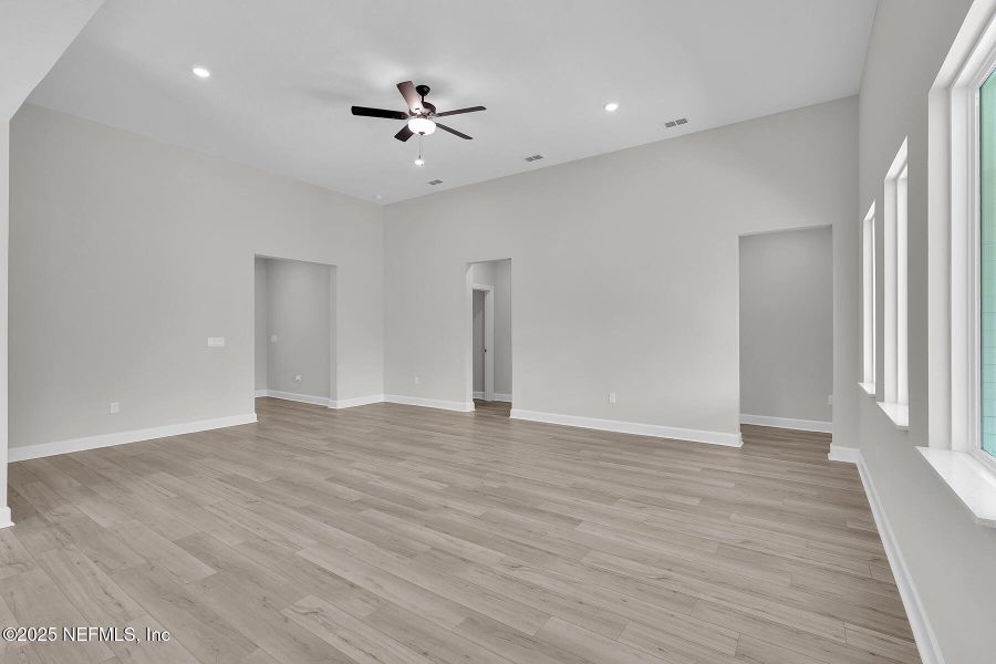 Spacious, unfurnished interior of a new home in , Jacksonville (Image 10).
