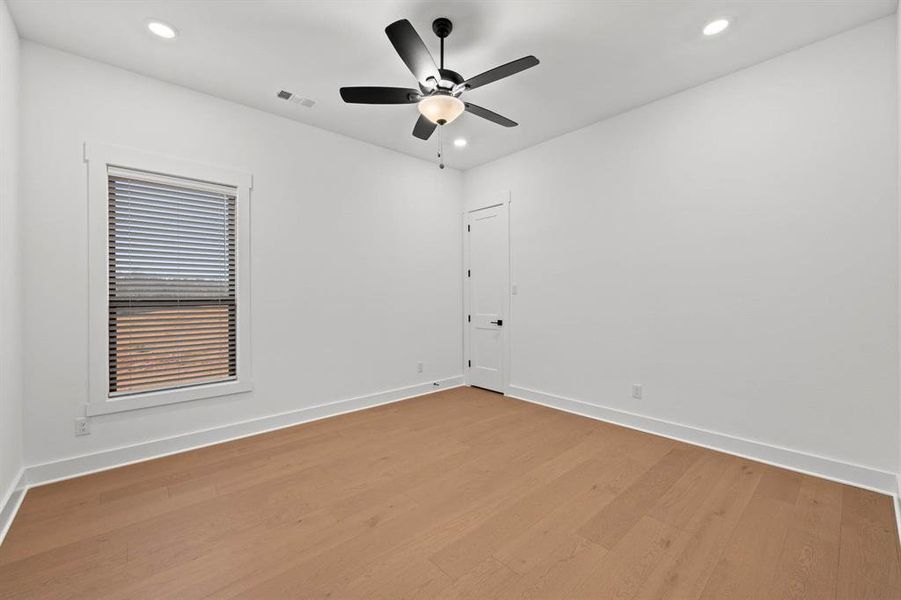 Spacious, unfurnished interior of a new home in The Woodlands, Krugerville (Image 10).