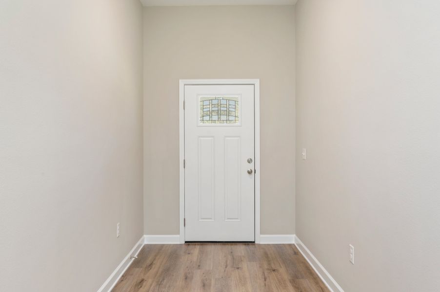 Representative unfurnished interior of a home built from the Sierra by CJL Homes in Oak Hollow, Crestview (Image 9).