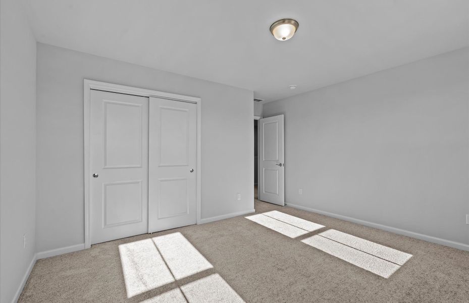 Spacious, unfurnished interior of a new home in Sparrow Creek, Boiling Springs (Image 27).