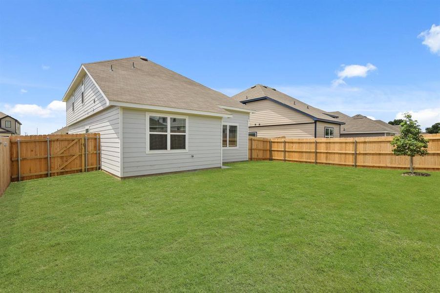 Front exterior of a new home in Sycamore Landing, Fort Worth, TX, highlighting curb appeal (Image 2). Front exterior of a new home in Sycamore Landing, Fort Worth, TX, highlighting curb appeal (Image 2).