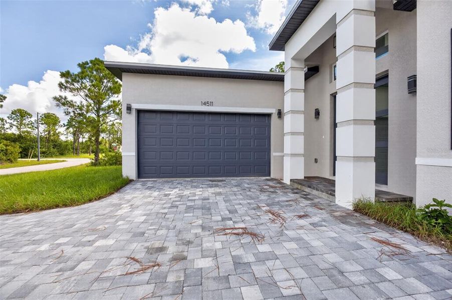 Exterior details and patio area of a home in , Port Charlotte (Image 30).