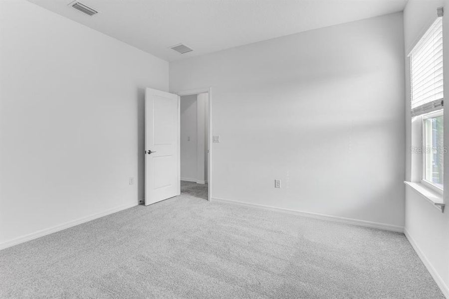 Spacious, unfurnished interior of a new home in Ardisia Park, New Smyrna Beach (Image 36).