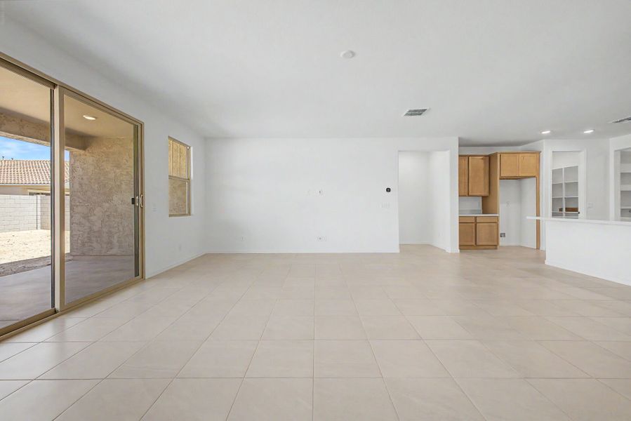 Spacious, unfurnished interior of a new home in Las Ventanas, Goodyear (Image 8). Spacious, unfurnished interior of a new home in Las Ventanas, Goodyear (Image 8).