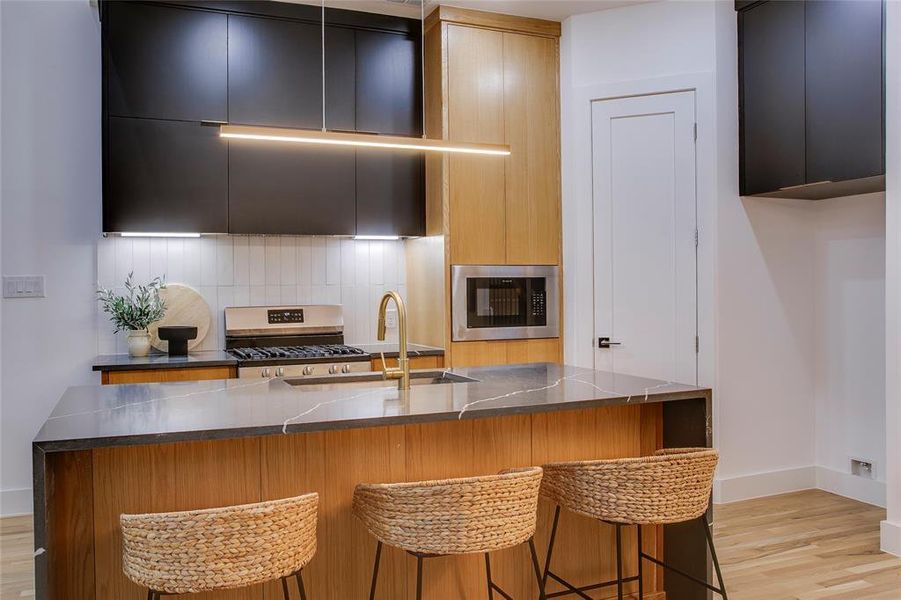 Furnished interior view inside a new home in , Dallas (Image 14).