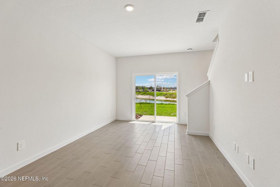 Spacious, unfurnished interior of a new home in , Middleburg (Image 21).