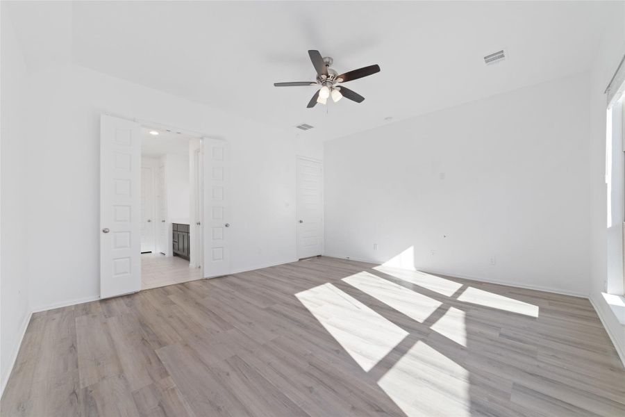 Spacious, unfurnished interior of a new home in , Fulshear (Image 16).