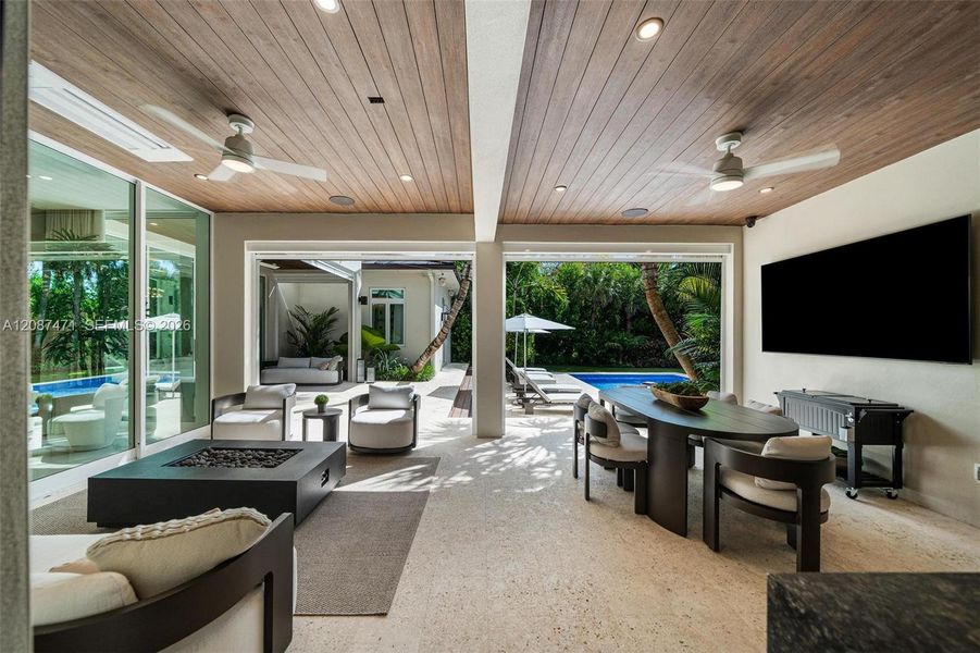 Exterior details and patio area of a home in , Pinecrest (Image 19).