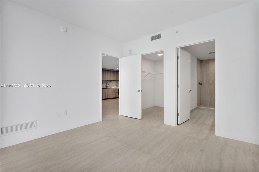 Spacious, unfurnished interior of a new home in , Miami (Image 16).