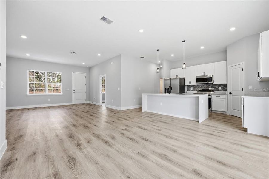Spacious, unfurnished interior of a new home in , Ocala (Image 22).