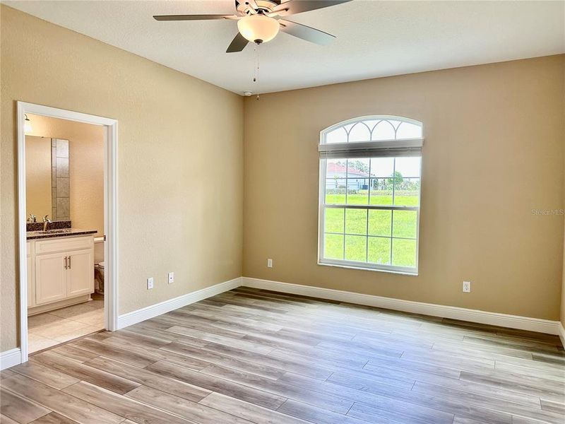 Spacious, unfurnished interior of a new home in , Weeki Wachee (Image 54).