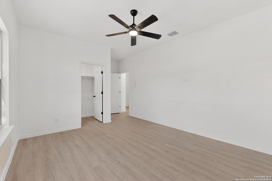 Spacious, unfurnished interior of a new home in , Spring Branch (Image 33).