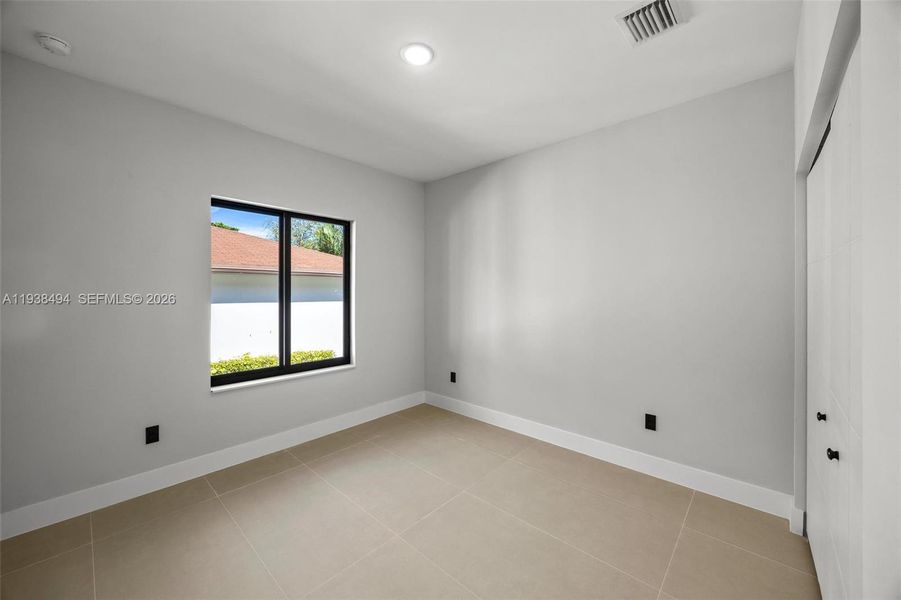 Spacious, unfurnished interior of a new home in , Hallandale Beach (Image 15).