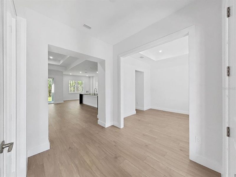 Spacious, unfurnished interior of a new home in Southern Hills Plantation, Brooksville (Image 42).