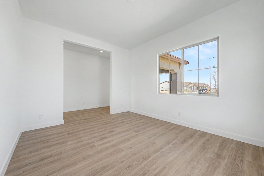 Spacious, unfurnished interior of a new home in Frontera, Surprise (Image 11).