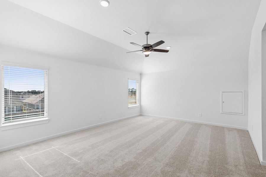 Spacious, unfurnished interior of a new home in Lone Star Landing, Montgomery (Image 25).