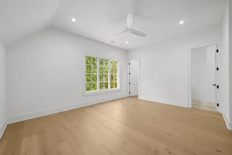 Spacious, unfurnished interior of a new home in , Milton (Image 63).