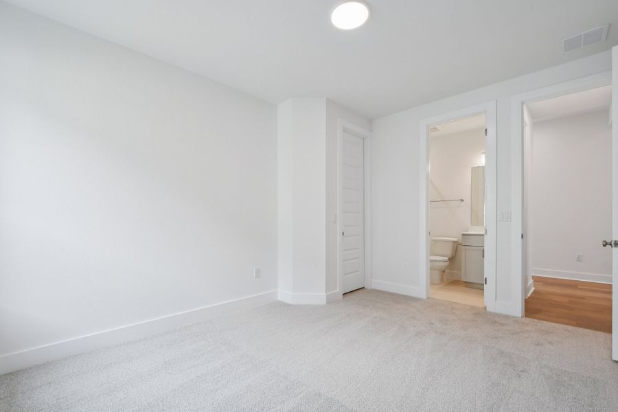 Spacious, unfurnished interior of a new home in Persimmon, Buda (Image 28). Spacious, unfurnished interior of a new home in Persimmon, Buda (Image 28).