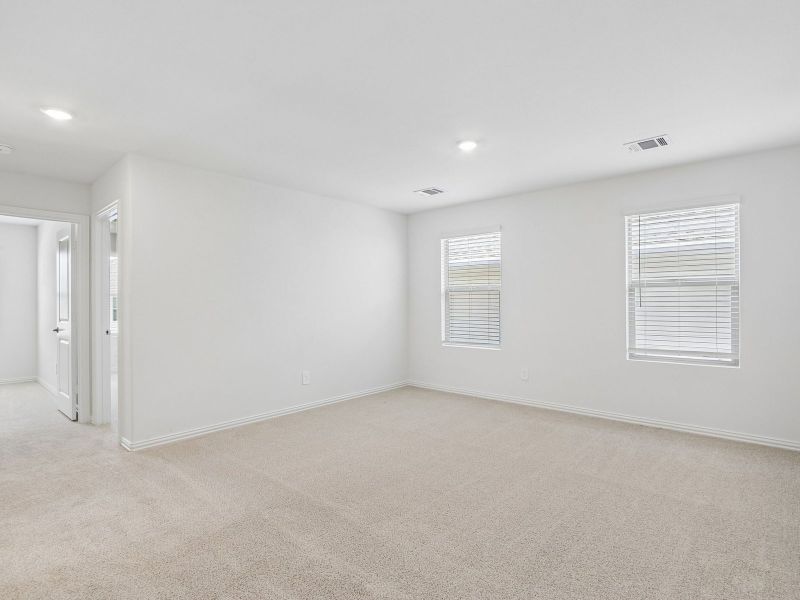 Spacious, unfurnished interior of a new home in Oak Ridge Park, Corinth (Image 12).