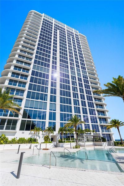 Condo located in Fort Lauderdale, FL showcasing its design and architecture (Image 43).