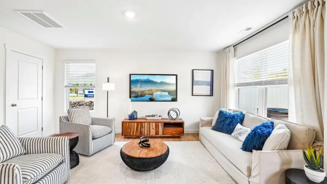 Furnished interior view inside a new home in Cherokee Crossing, Kodak (Image 10).