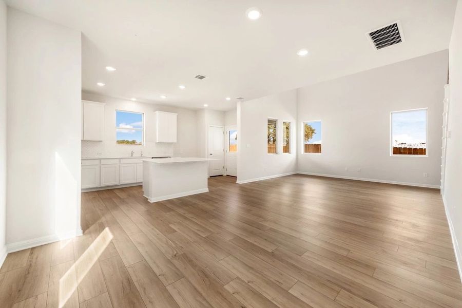 Spacious, unfurnished interior of a new home in Lariat, Liberty Hill (Image 11).