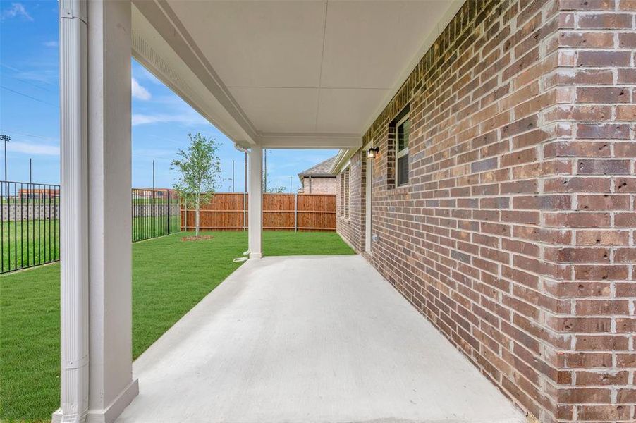 Exterior details and patio area of a home in Lane Ranch, Sanger (Image 24).