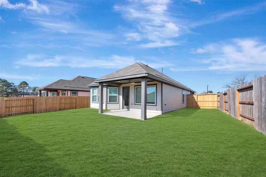 Exterior details and patio area of a home in Moran Ranch, Willis (Image 3).