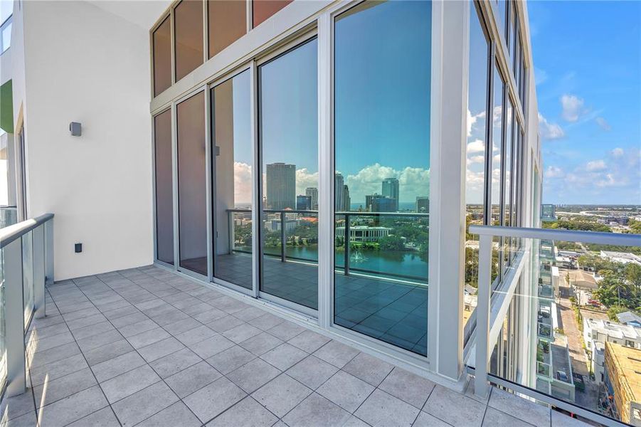 Exterior details and patio area of a home in , St. Petersburg (Image 24).