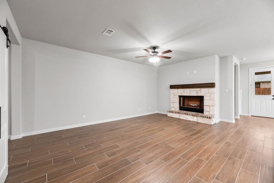 Spacious, unfurnished interior of a new home in Aero Vista, Caddo Mills (Image 19).