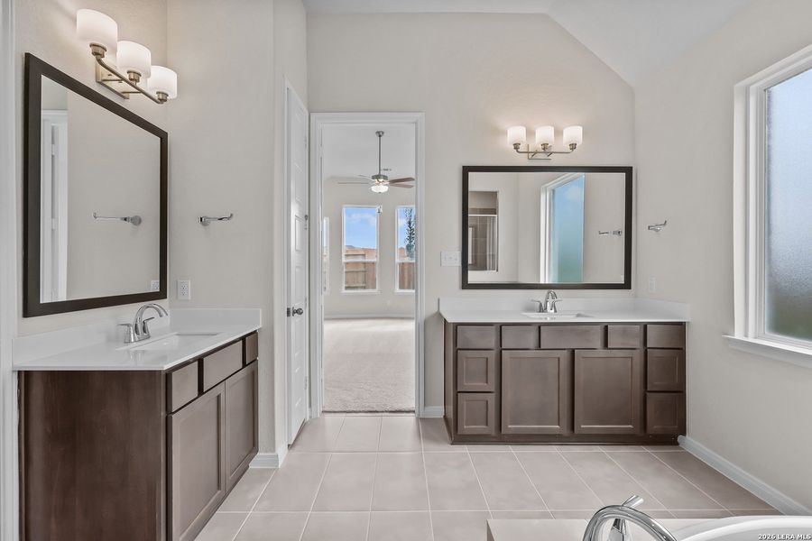 Furnished interior view inside a new home in Homestead, Schertz (Image 7).