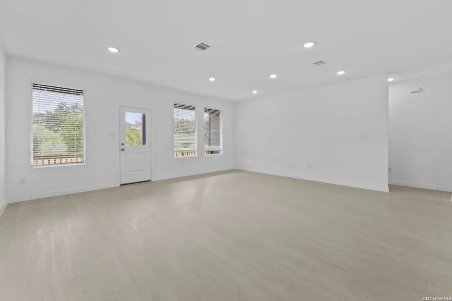 Spacious, unfurnished interior of a new home in Brookmill, San Antonio (Image 33).