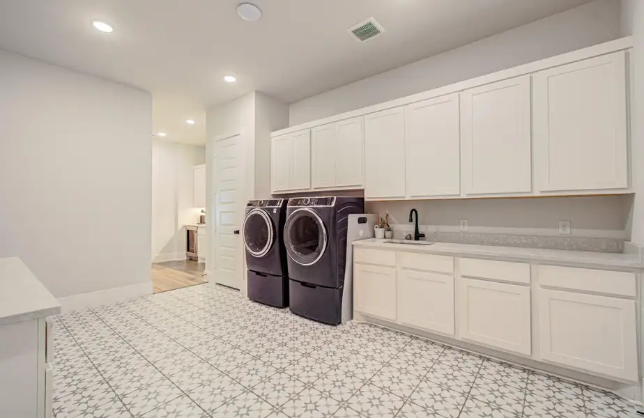 Furnished interior view inside a new home in , Manvel (Image 14).
