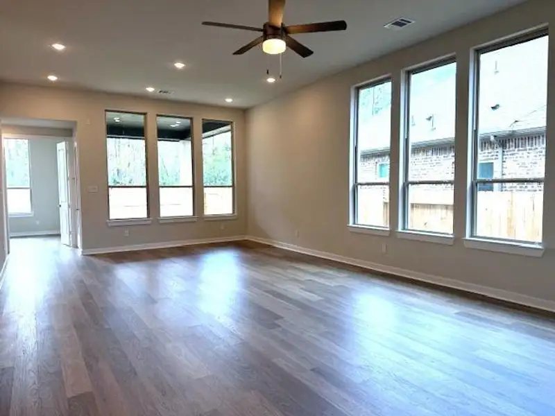 Spacious, unfurnished interior of a new home in Grand Central Park: 55ft. lots, Conroe (Image 8).
