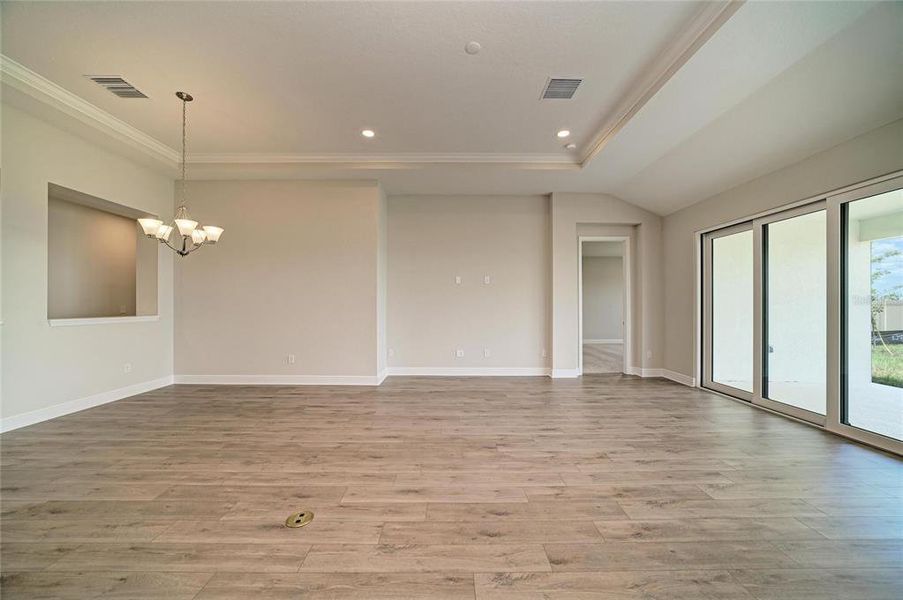 Spacious, unfurnished interior of a new home in Pasadena Ridge, Dade City (Image 18).