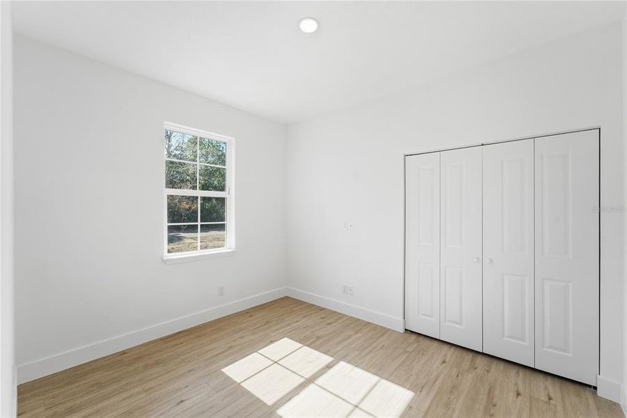 Spacious, unfurnished interior of a new home in , Citrus Springs (Image 16).